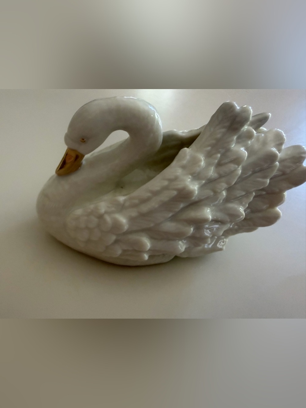 Rare Lenox White Ceramic Swan from the 1999 Gold Club edition